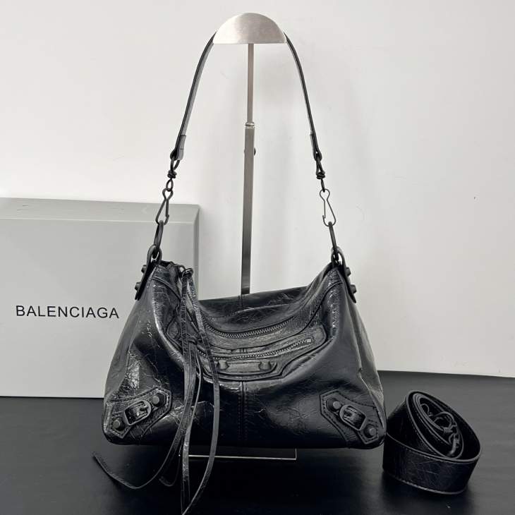 Picture of Balenciaga Handbags _SKUfw212412895fw